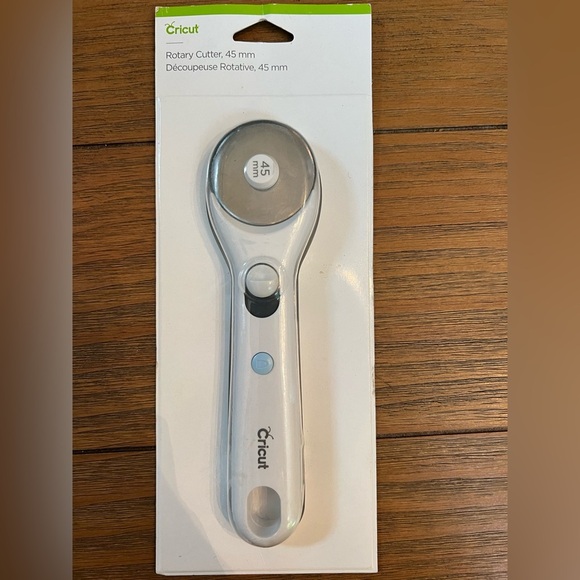 Brand New- Still In Package Cricut Rotary Cutter, 45mm - Picture 1 of 2